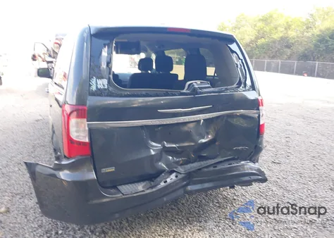 2011 Chrysler Town & Country Touring z USA, uszkodzony, nr VIN 2A4RR5DGXBR734777